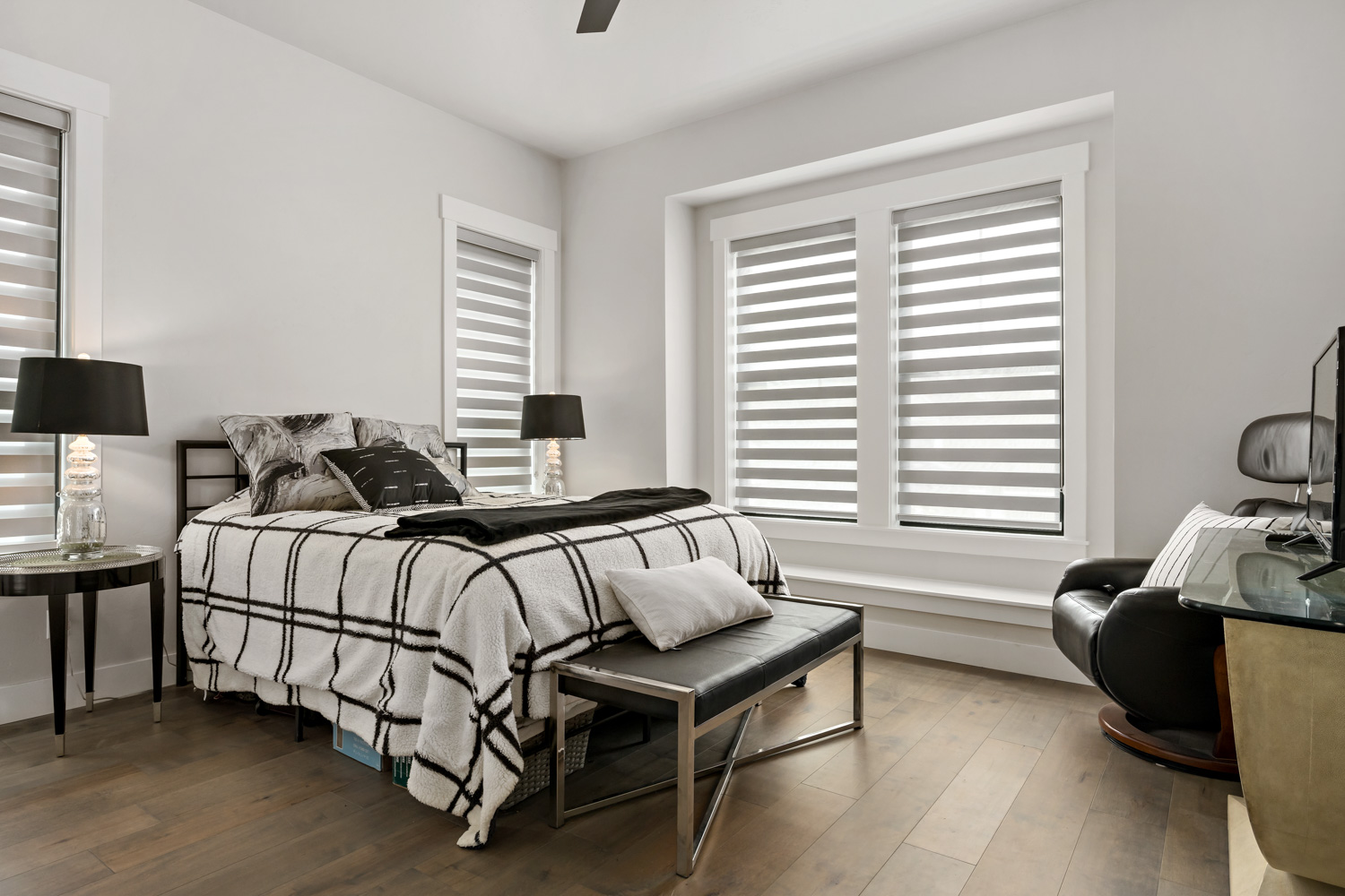 1356 N Truman Avenue photo 2