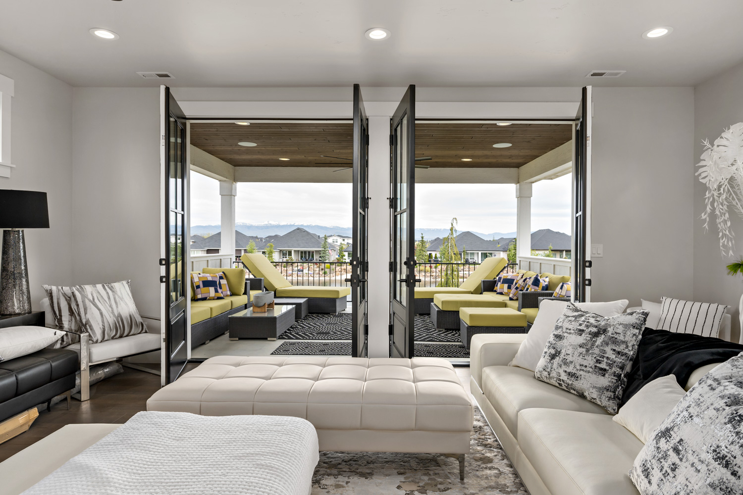 1356 N Truman Avenue photo 29