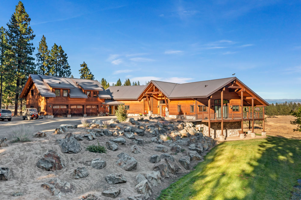 Wolf Creek Lane exterior