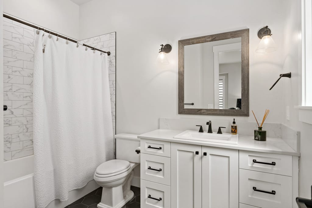 1356 N Truman Avenue photo 4