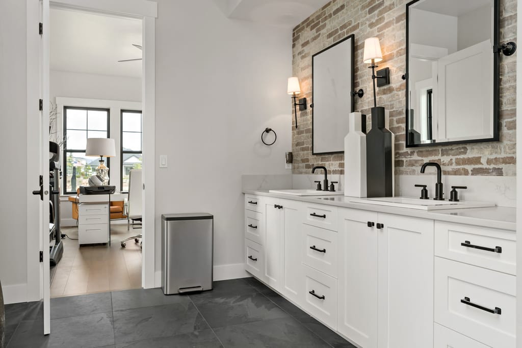 1356 N Truman Avenue photo 23