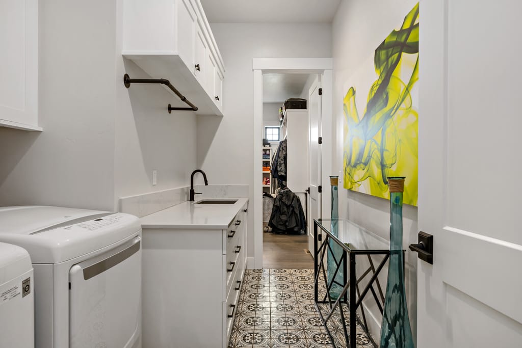 1356 N Truman Avenue photo 27