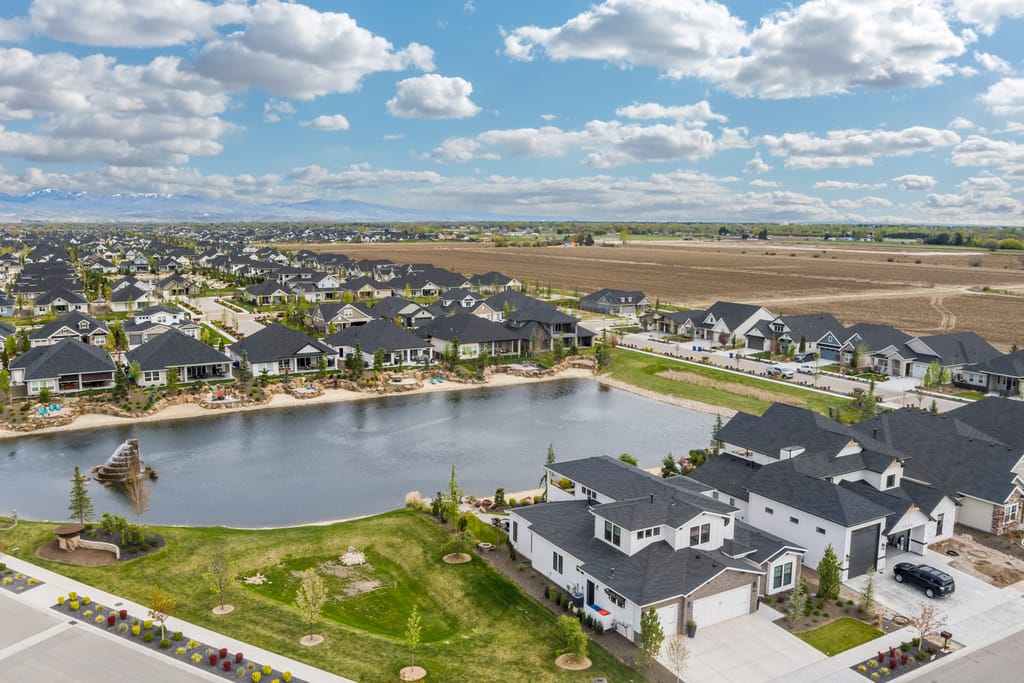 1356 N Truman Avenue photo 49