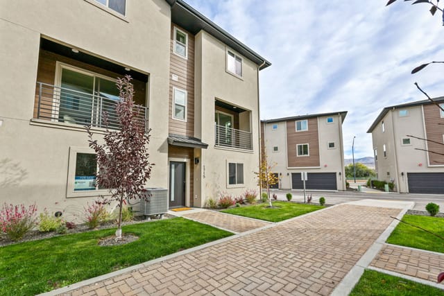 1715 S Rock View Drive photo 2