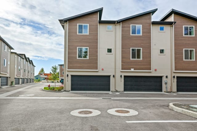 1715 S Rock View Drive photo 4