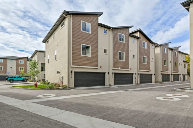 1715 S Rock View Drive photo 5